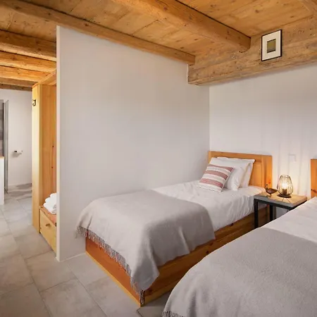 Tatil Evi Flavia Traditionelles Steinhaus Mit Pool