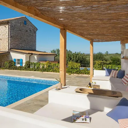 Flavia Traditionelles Steinhaus Mit Pool Holiday home Cepljani