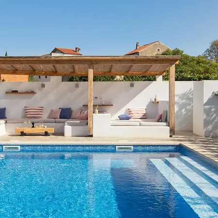Holiday home Flavia Traditionelles Steinhaus Mit Pool Cepljani